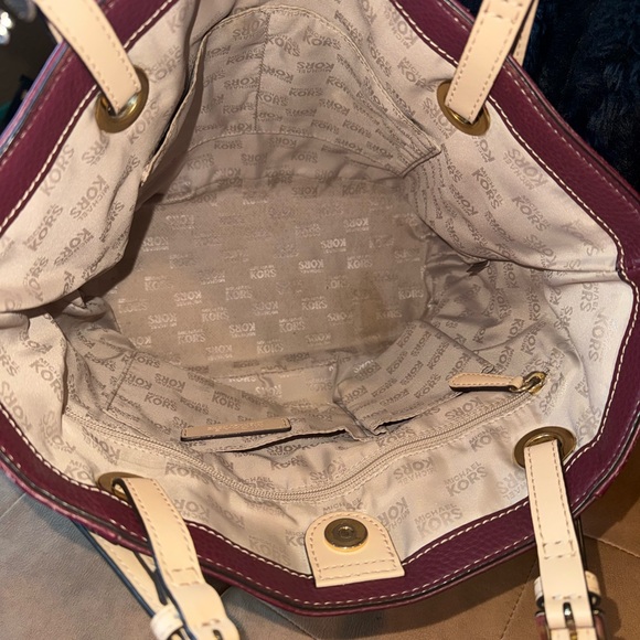 Michael Kors burgundy shoulder bag - Picture 4 of 12